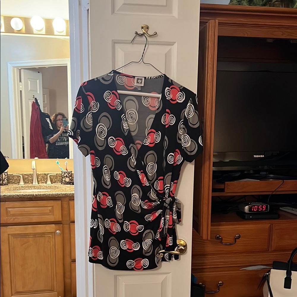 Anne Klein Black Wrap Top with Peach and White Swirls
